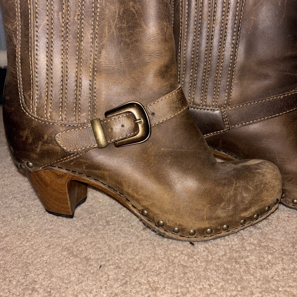 Stylish Brown Leather Women's Boots